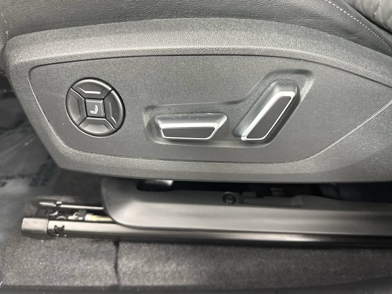 Used 2025 Audi SQ6 e-tron Premium Plus w/ Premium Plus AWD/4WD image 27
