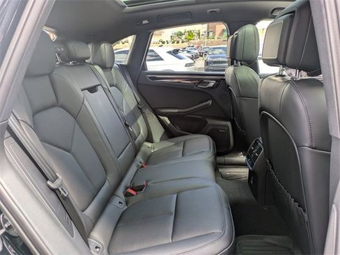 Used 2025 Porsche Macan image 24