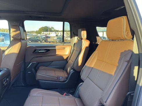 New 2026 Chevrolet Suburban High Country image 15