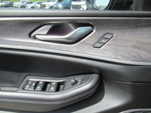 Used 2023 Jeep Grand Cherokee L Limited w/ Luxury Tech Group II RWD image 24
