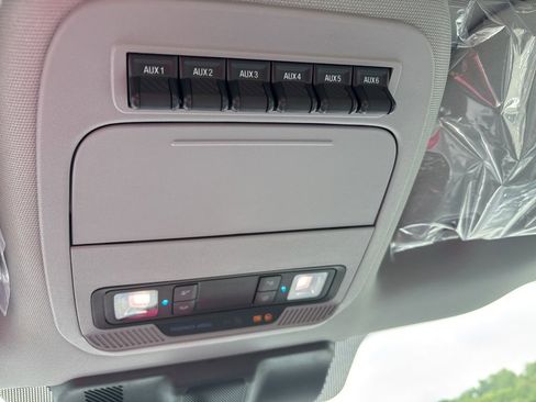 New 2025 Ford F550 4x4 Regular Cab Super Duty w/ XL Chrome Package image 4