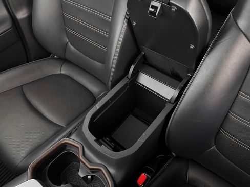 Used 2020 Toyota RAV4 Limited image 22