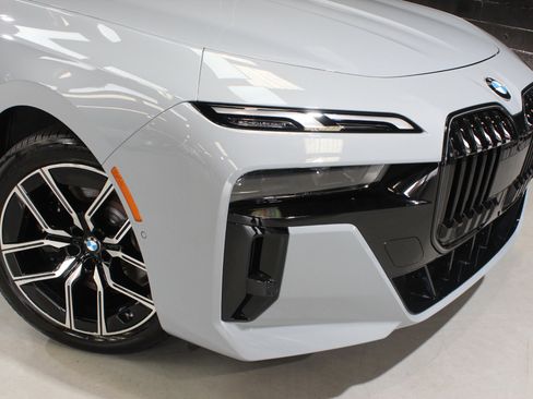 Used 2024 BMW 740i 740i M Sport Package image 9