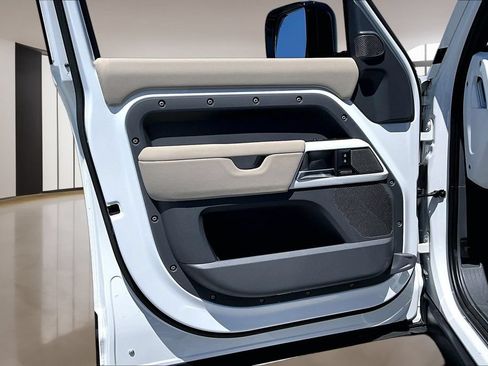 Certified 2023 Land Rover Defender 110 SE AWD/4WD image 18