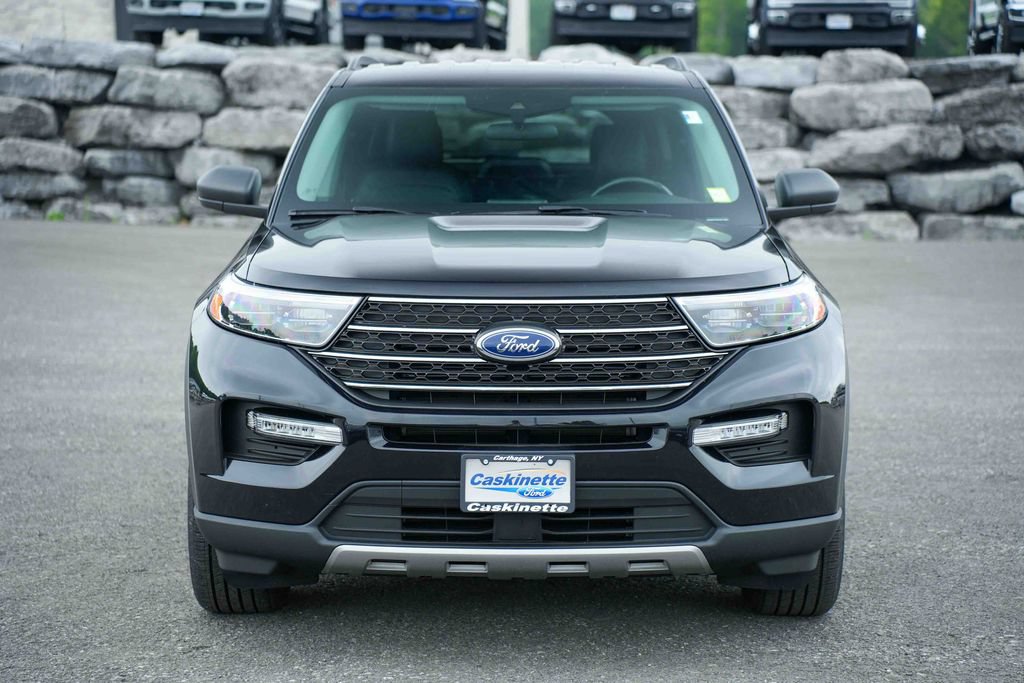 Used 2023 Ford Explorer XLT w/ Equipment Group 202A AWD/4WD image 2