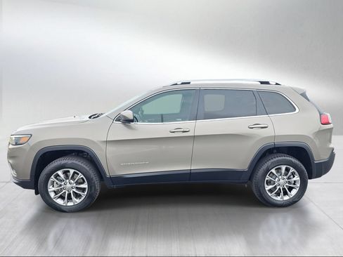 Used 2019 Jeep Cherokee Latitude Plus w/ Comfort/Convenience Group AWD/4WD image 3