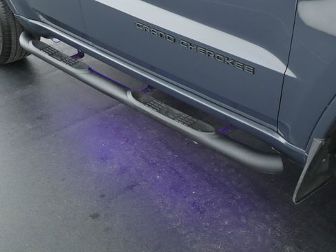 Used 2018 Jeep Grand Cherokee Altitude image 18