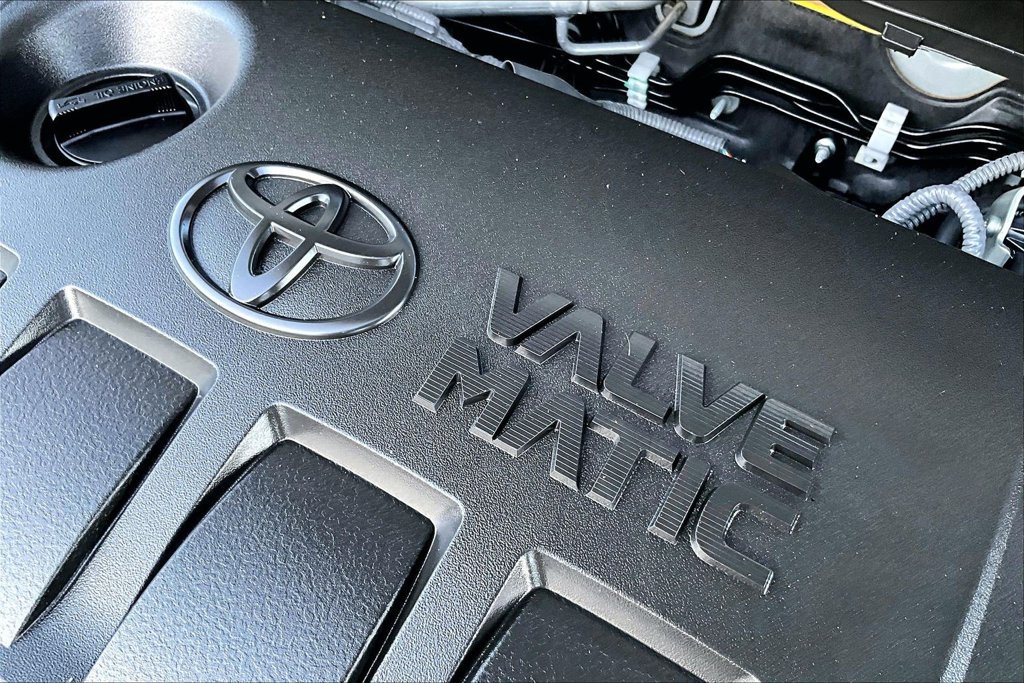 Used 2019 Toyota C-HR XLE FWD image 31