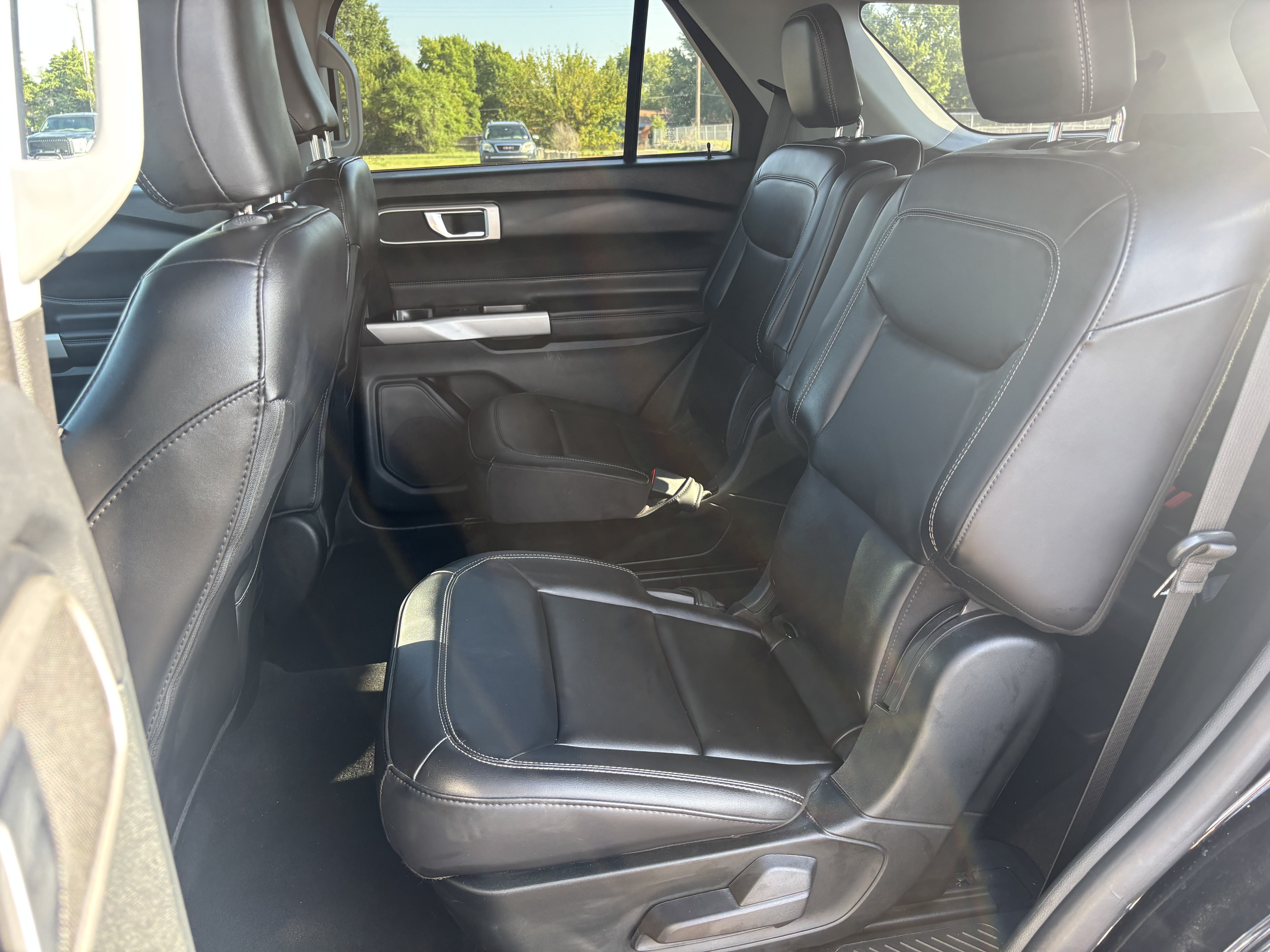 Used 2023 Ford Explorer XLT w/ Equipment Group 202A AWD/4WD image 24
