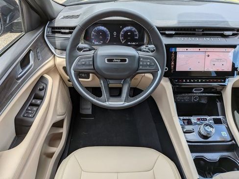 New 2026 Jeep Grand Cherokee Limited AWD/4WD image 15