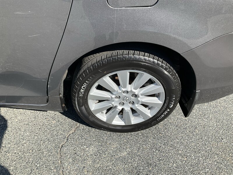 Used 2017 Toyota Sienna LE AWD/4WD image 10
