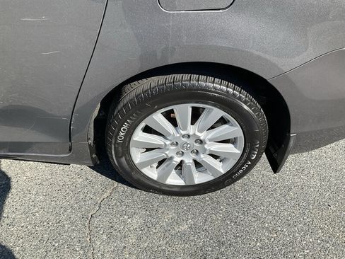 Used 2017 Toyota Sienna LE AWD/4WD image 10
