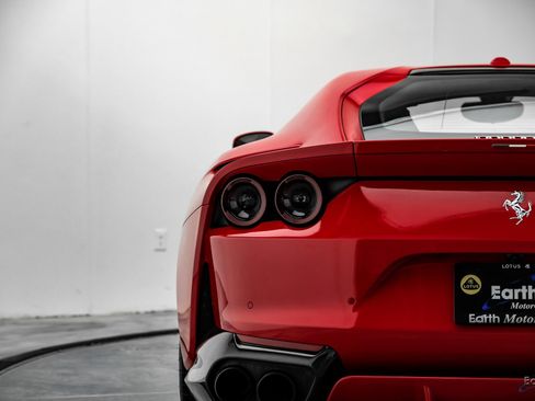 Used 2018 Ferrari 812 Superfast image 14