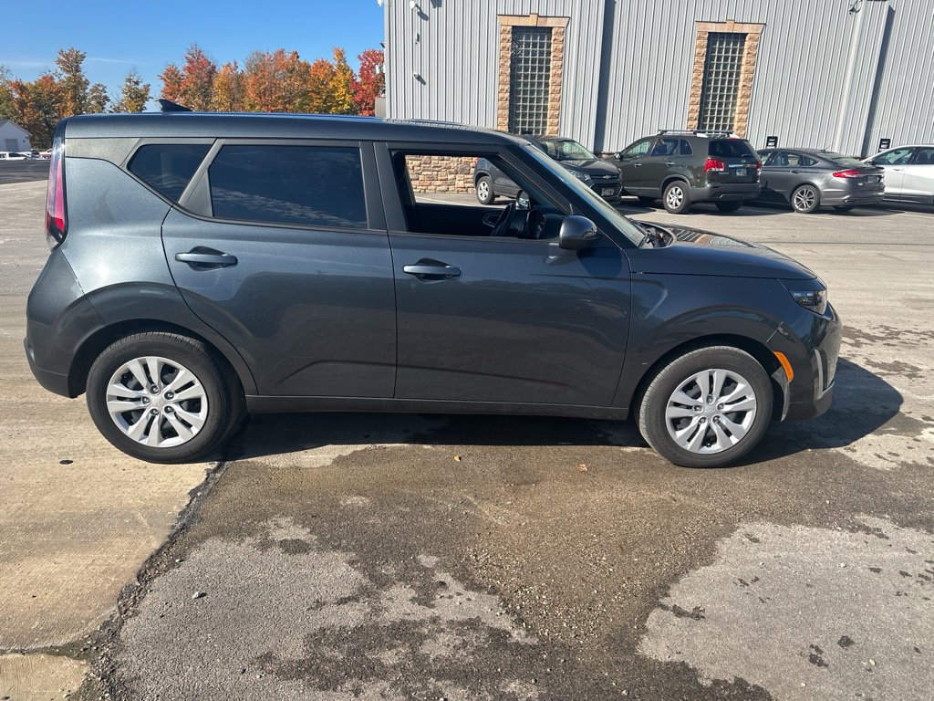 Used 2024 Kia Soul LX FWD image 4
