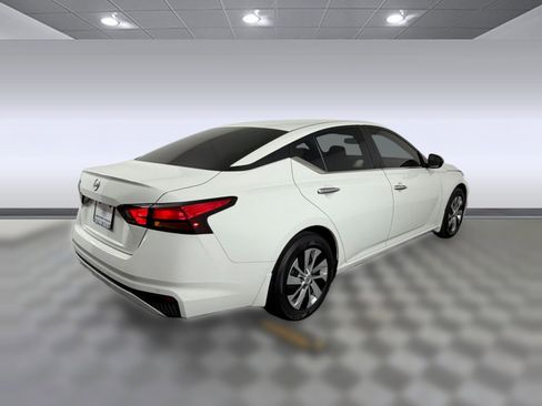 Used 2024 Nissan Altima 2.5 S image 9