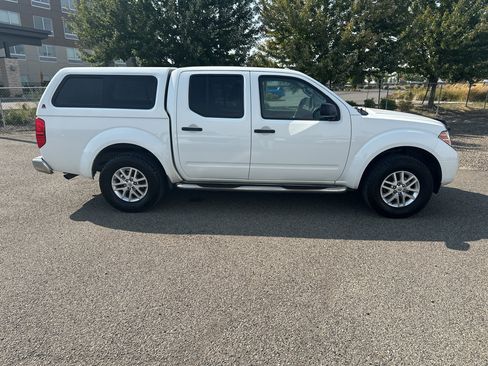 Used 2016 Nissan Frontier SV AWD/4WD image 25