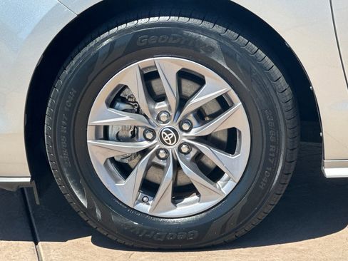 Used 2022 Toyota Sienna XLE FWD image 31