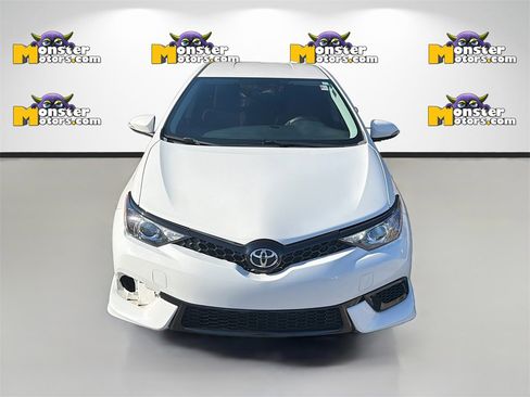 Used 2017 Toyota Corolla iM image 2