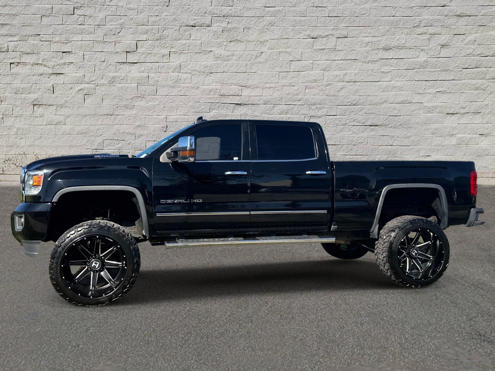 Used 2017 GMC Sierra 2500 Denali w/ Duramax Plus Package AWD/4WD image 2