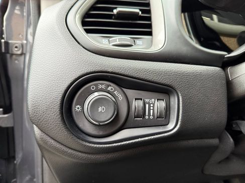 Used 2022 Jeep Renegade Latitude w/ Convenience Group image 22