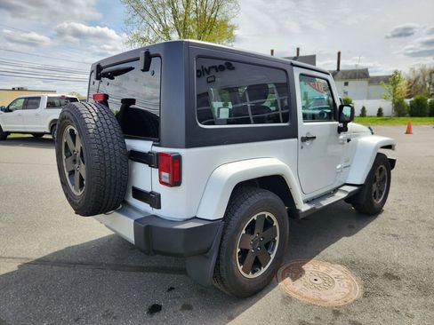 Used 2015 Jeep Wrangler Sahara w/ Dual Top Group AWD/4WD image 15