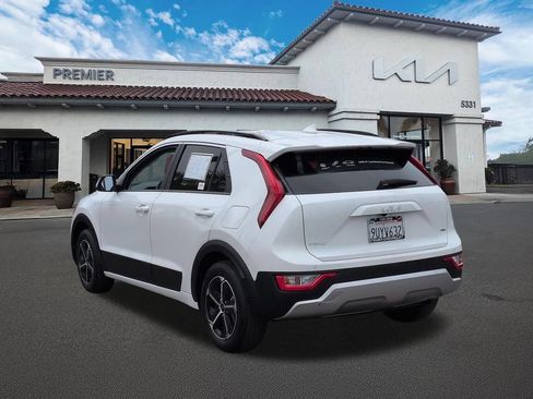 Used 2025 Kia Niro EX FWD image 6