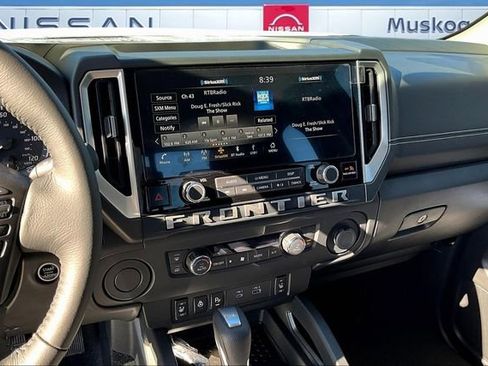 New 2025 Nissan Frontier SV w/ SV Convenience Package RWD image 8