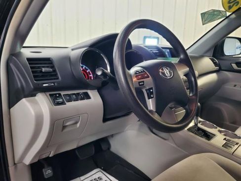 Used 2012 Toyota Highlander FWD w/ Tech Pkg image 16