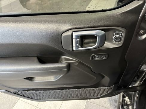 Used 2025 Jeep Gladiator Rubicon w/ Convenience Group image 21