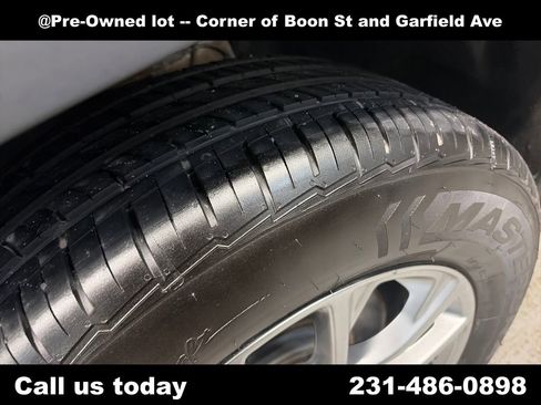 Used 2019 Jeep Cherokee Latitude Plus w/ Cold Weather Group AWD/4WD image 7