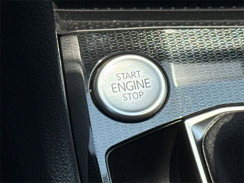 New 2025 Volkswagen Taos SE image 21