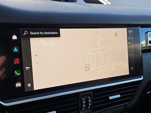 Certified 2023 Porsche Cayenne Platinum Edition image 18