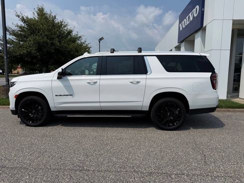 Used 2023 Chevrolet Suburban LT w/ Luxury Package AWD/4WD image 4
