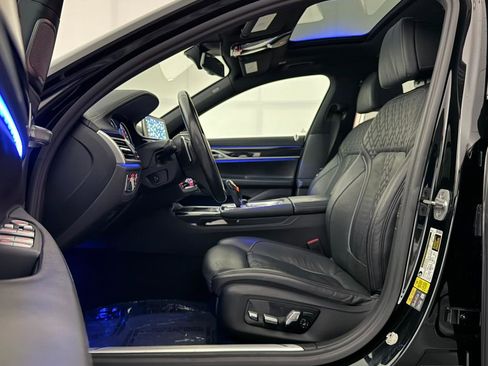 Used 2018 BMW 740e xDrive AWD/4WD image 19