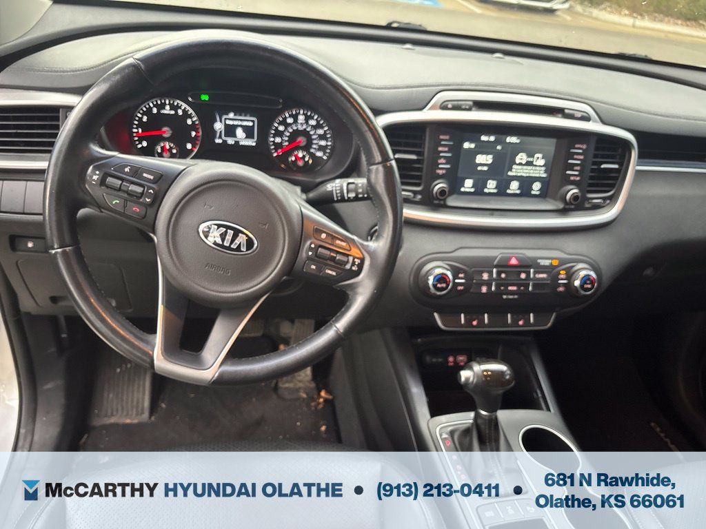 Used 2017 Kia Sorento AWD w/ LX Convenience Package image 3