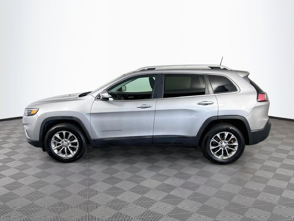 Used 2019 Jeep Cherokee Latitude Plus w/ Cold Weather Group AWD/4WD image 4