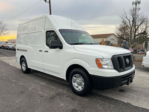 Used 2013 Nissan NV 3500 S w/ Side Curtain Airbag Pkg image 3