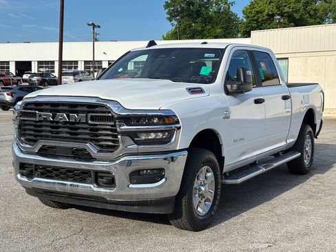 Used 2025 RAM 2500 Big Horn AWD/4WD image 4