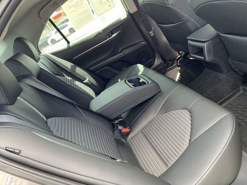 Used 2022 Toyota Camry SE w/ Convenience Package FWD image 12