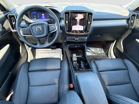 Used 2025 Volvo XC40 B5 Ultra image 16