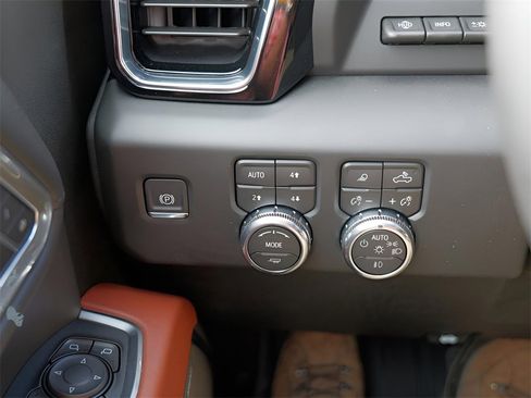 New 2026 GMC Sierra 2500 Denali Ultimate w/ Max Trailering Package image 18