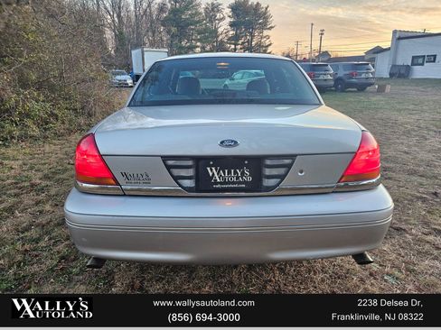 Used 2003 Ford Crown Victoria LX image 20