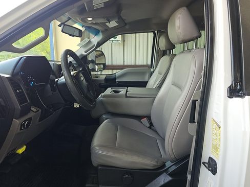 Used 2018 Ford F550 2WD SuperCab Super Duty w/ Power Equipment Group image 7