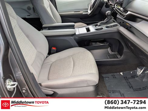 Certified 2025 Toyota Sienna LE AWD/4WD image 35