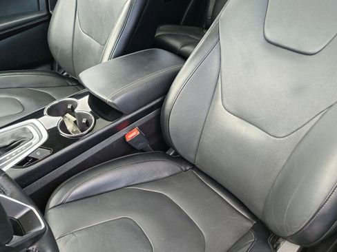 Used 2018 Ford Edge Titanium w/ Equipment Group 301A AWD/4WD image 27