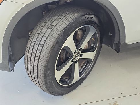 Used 2019 Mercedes-Benz GLC 350e 4MATIC image 31