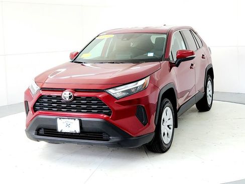 Used 2025 Toyota RAV4 LE AWD/4WD image 2