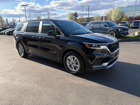 Used 2024 Kia Carnival LX FWD image 4