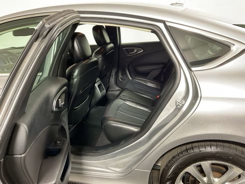 Used 2017 Chrysler 200 Limited Platinum image 33