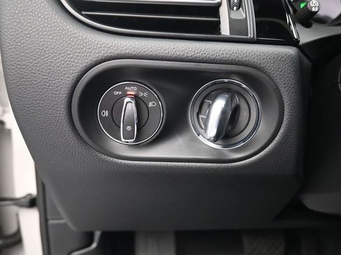 Certified 2025 Porsche Macan image 25